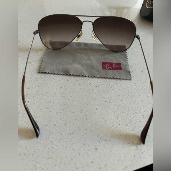 Ray Ban Aviators - Picture 2 of 4